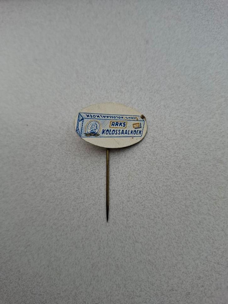 Vintage speldje pin prikker steekspeld Bakkerij Arks, Heerde, Verzamelen, Speldjes, Pins en Buttons, Ophalen of Verzenden
