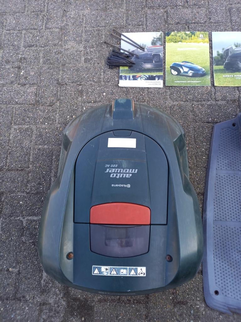 Husqvarna automower 230 ACX/220 AC, Tuin en Terras, Robotmaaiers, Ophalen, Gebruikt, 20 tot 25 cm, Husqvarna