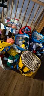 Grote partij wol garens 9 verhuisdozen vol, Hobby en Vrije tijd, Breien en Haken, Ophalen, Breien of Haken, Wol of Garen