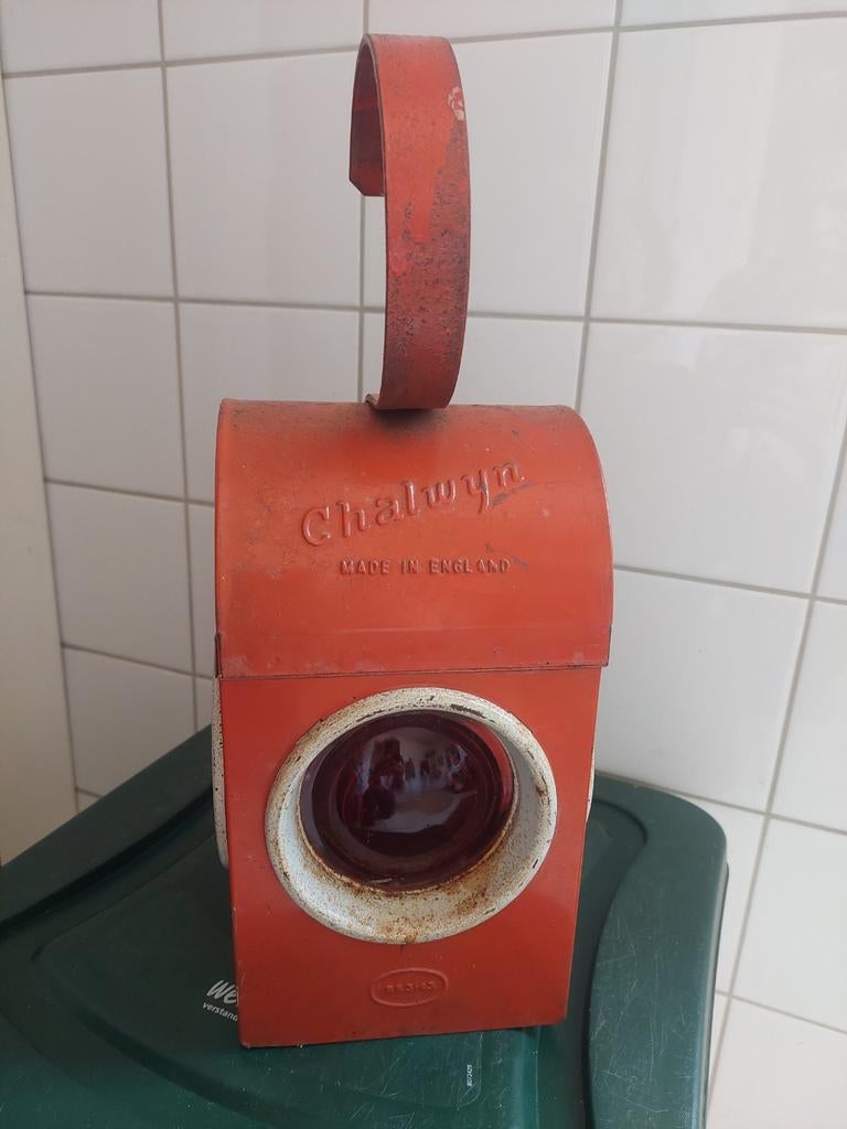 Oude Engelse spoor of weg lantaarn, Ophalen