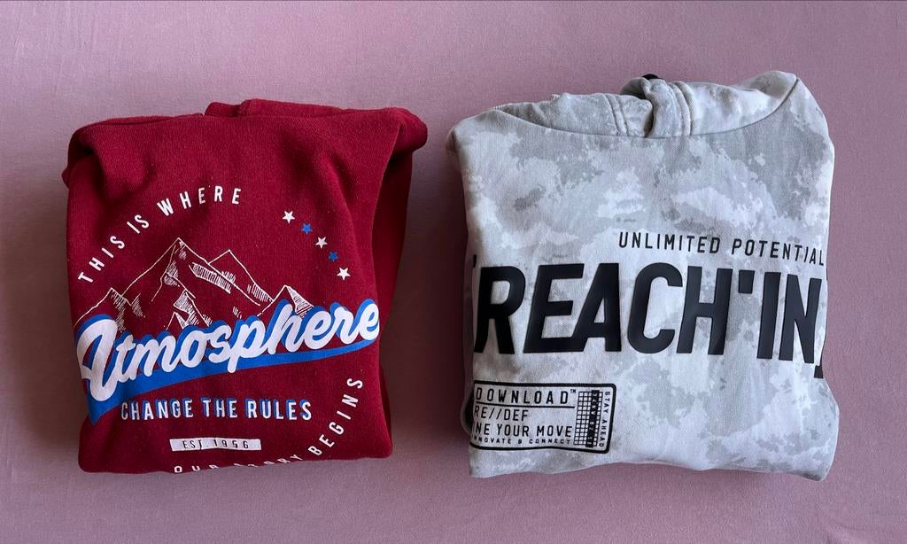 2 Hoodies maat 140 - Rood en Grijs/Wit, Ophalen of Verzenden, Gebruikt, Jongen of Meisje, Trui of Vest