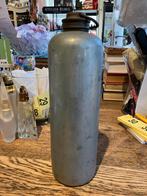 Oude metalen fles met draagbeugel -warmwaterkruik, Ophalen of Verzenden