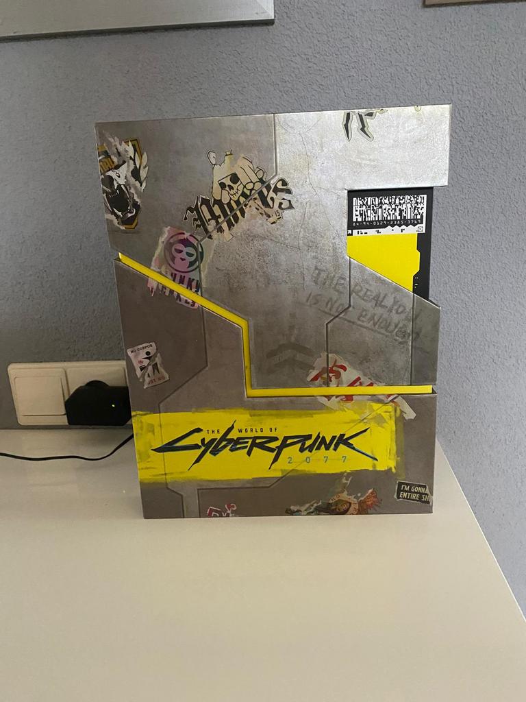 The World of Cyberpunk 2077 - Collector’s Edition, Ophalen of Verzenden, Zo goed als nieuw, Overige typen