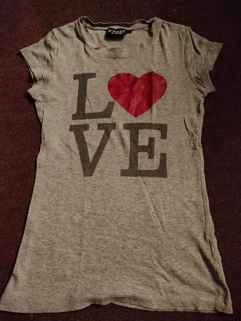2-Bizzy Basic shirt met 'LOVE' print - Maat S, 2-Bizzy Basic, Ophalen of Verzenden, Korte mouw, Maat 36 (S)
