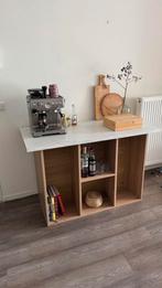 Houten dressoir met marmerlook blad, Ophalen, Met plank(en), Gebruikt, 100 tot 150 cm