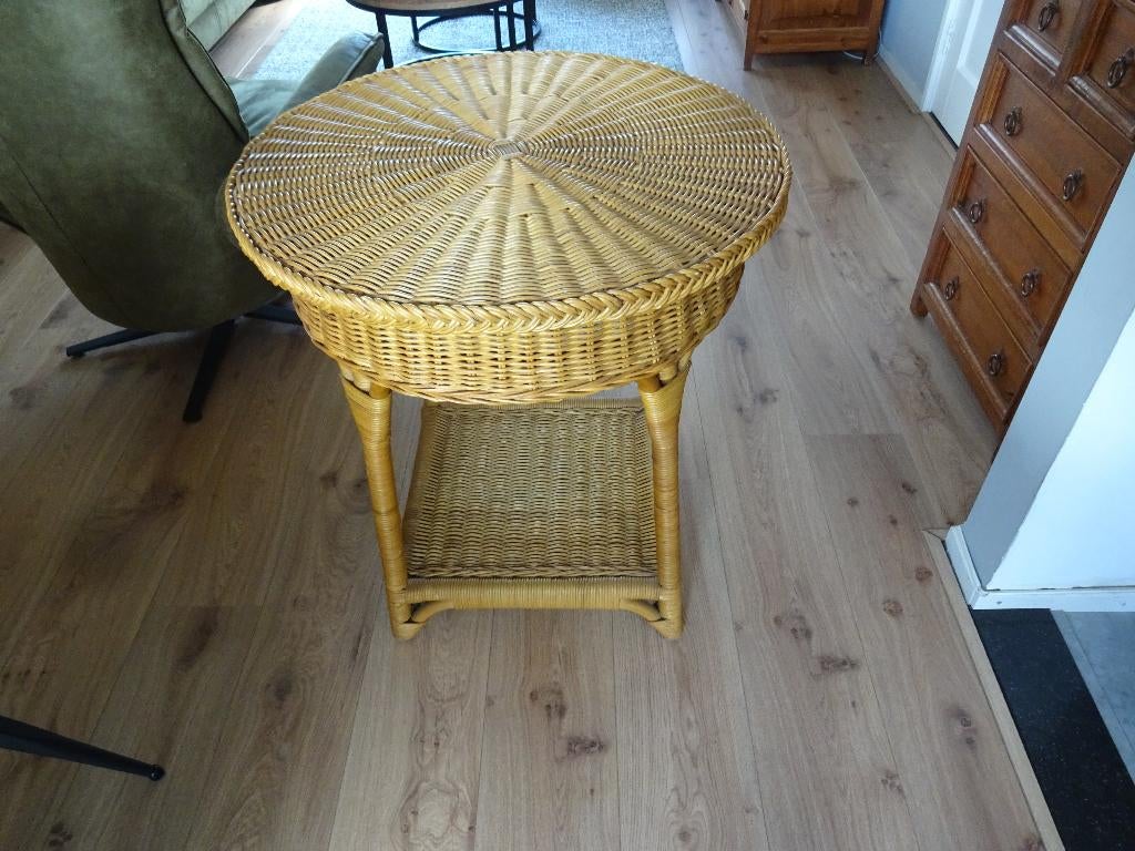 Rieten tafel met onder blad, Antiek en Kunst, Curiosa en Brocante, Ophalen of Verzenden