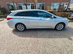 Hyundai i40 2.0 station,grijs/zilver.  Leren bekleding,, Voorwielaandrijving, Beige, 4 cilinders, 700 kg