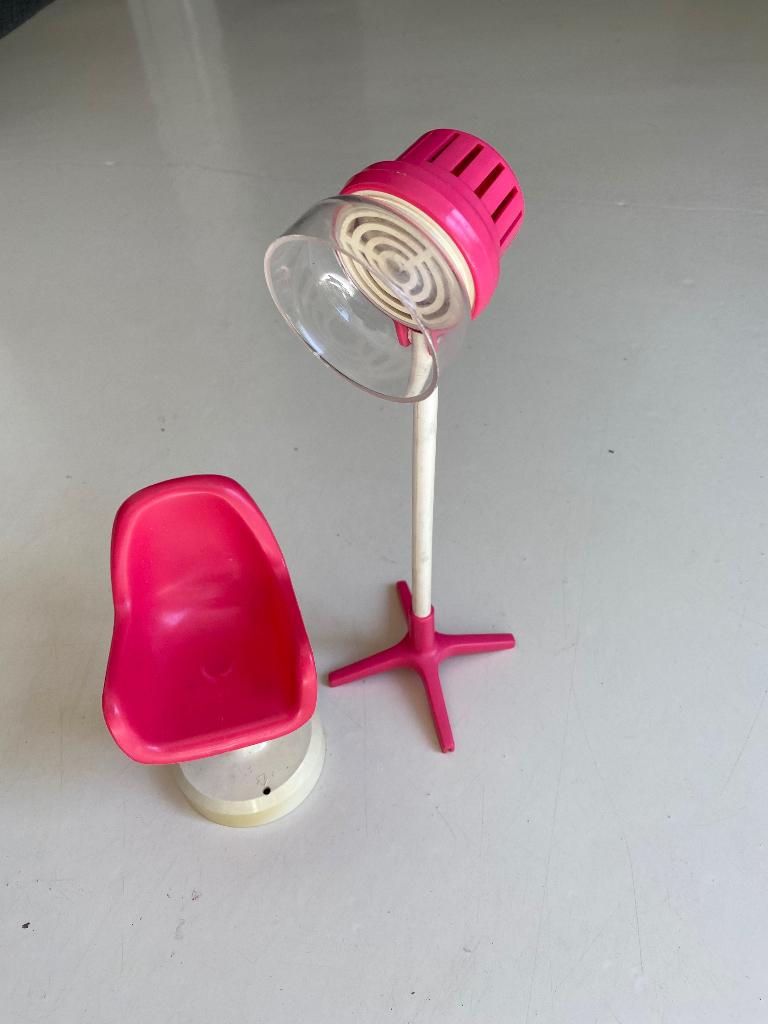 Barbie kappersstoel met föhn, Ophalen of Verzenden, Gebruikt, Barbie
