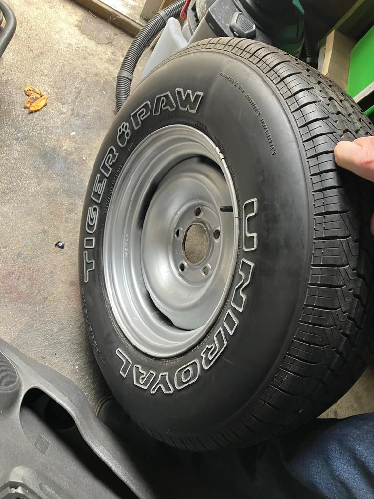 Band met velg voor Chevrolet G1500 C1500 - Uniroyal Tiger Pa, Ophalen