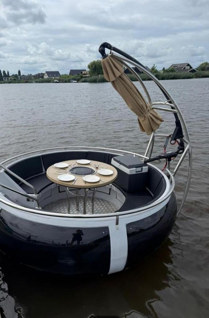 FEESTJE NIEUWE BBQ, grill boot 8 pers bj 2025 met trailer, Watersport en Boten, Sloepen, Ophalen, Geen motor, Tot 10 pk, Minder dan 3 meter