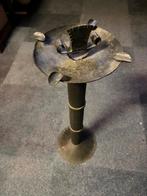 Oude handgemaakte asbak op standaard, Ophalen of Verzenden, Gebruikt, Asbak