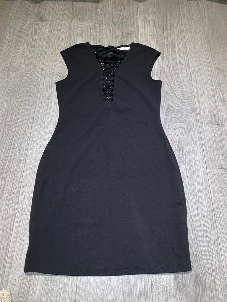 Vera & Lucy zwarte basic bodycon jurk met decolleté mt S / M, Zwart, Ophalen of Verzenden, Zo goed als nieuw, Knielengte