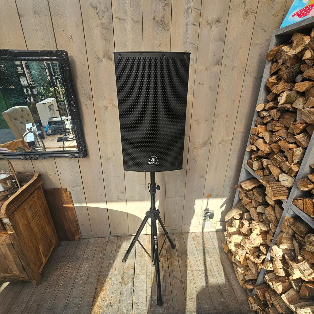 Devine Onyx 12A actieve luidspreker met Innox statief, Audio, Tv en Foto, Luidsprekers, Overige merken, Ophalen of Verzenden, Zo goed als nieuw