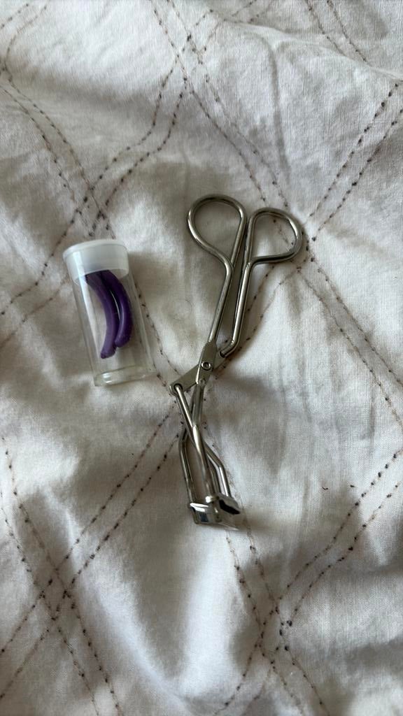 Tweezerman wimperkruller + 2 kussentjes, Sieraden, Tassen en Uiterlijk, Uiterlijk | Cosmetica en Make-up, Ophalen, Zo goed als nieuw