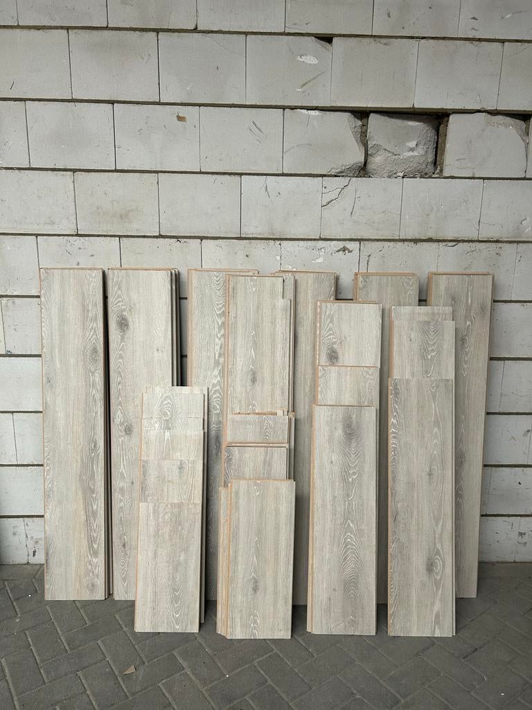 Gratis grijs laminaat - ca. 22m2 - Ophalen, Ophalen, Gebruikt, Grijs, 10 tot 25 m²