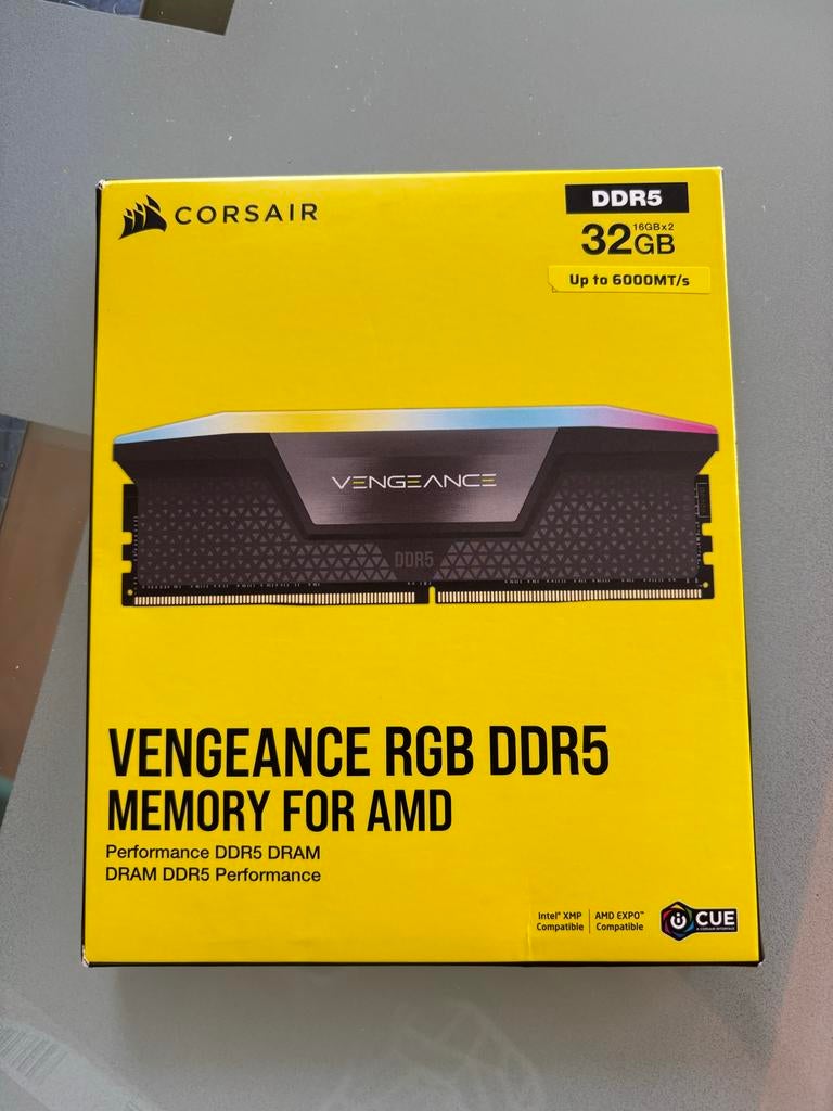 Corsair Vengeance RGB DDR5 32GB (2x16GB) 5200Mhz C40 Memoria per Desktop (Regulación de Voltaje