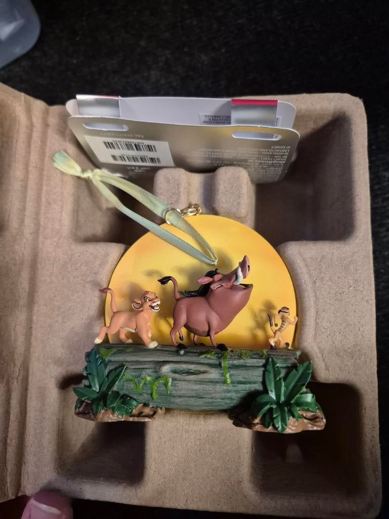 Disney lion king op de boomstam kerst ornament disneystore, Ophalen of Verzenden, Leeuwenkoning of Jungle Boek, Beeldje of Figuurtje