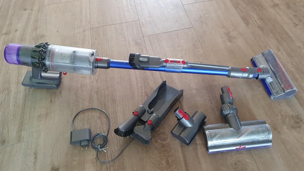 Gratis - Dyson V11 stofzuiger, onderdelen nog goed, Witgoed en Apparatuur, Stofzuigers, Ophalen