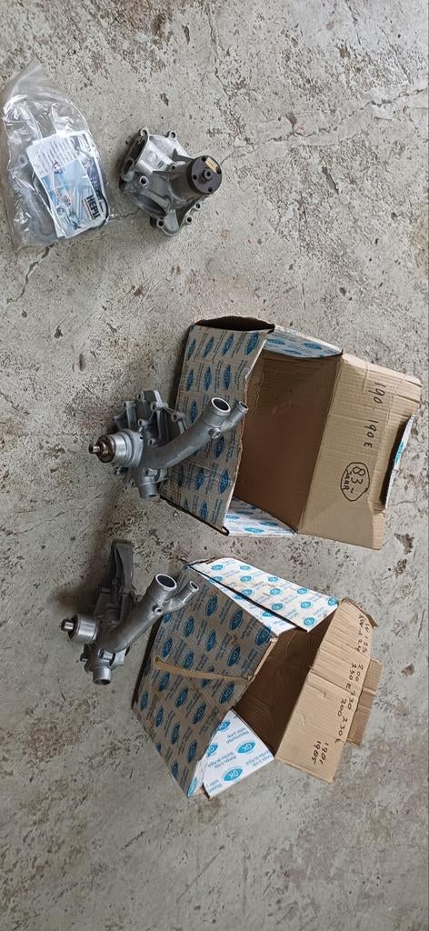 Mercedes waterpomp 190 124 126, Auto-onderdelen, Ophalen of Verzenden