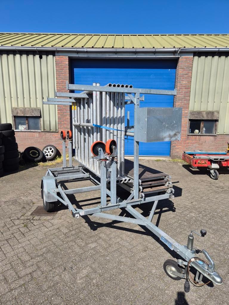 Rolsteiger 8,2m wh op aanhanger, Doe-het-zelf en Verbouw, Steigers, Ophalen, Gebruikt, Rolsteiger of Kamersteiger, 5 meter of hoger