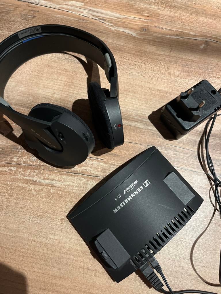 Sennheiser draadloze koptelefoon met laadstation (RS serie), Audio, Tv en Foto, Koptelefoons, Ophalen, Zo goed als nieuw, Sennheiser