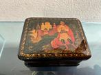 Klein Russisch houten hand geschilderd lak kistje, Ophalen of Verzenden, Gebruikt