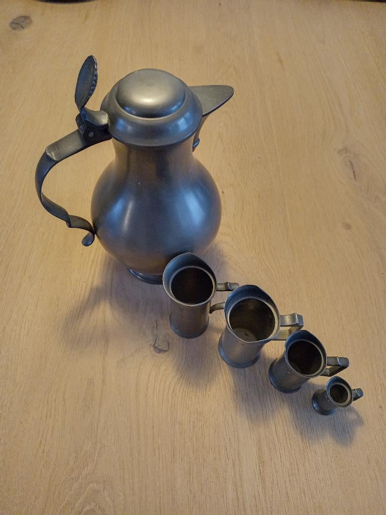 Tinnen karaf en maatbekertjes, Ophalen, Gebruikt