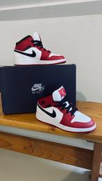 Air Jordan 1 Mid Chicago, Nike Air Jordan, Overige kleuren, Ophalen of Verzenden, Sneakers of Gympen