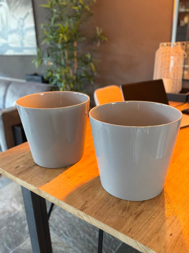 IKEA SKOGSVINBÄR potten twee stuks, Tuin en Terras, Bloempotten, Overige materialen, Gebruikt, Rond, Binnen