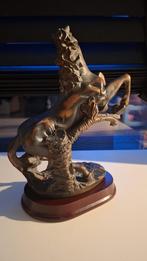 Paardenbeeld op houten sokkel, Ophalen of Verzenden