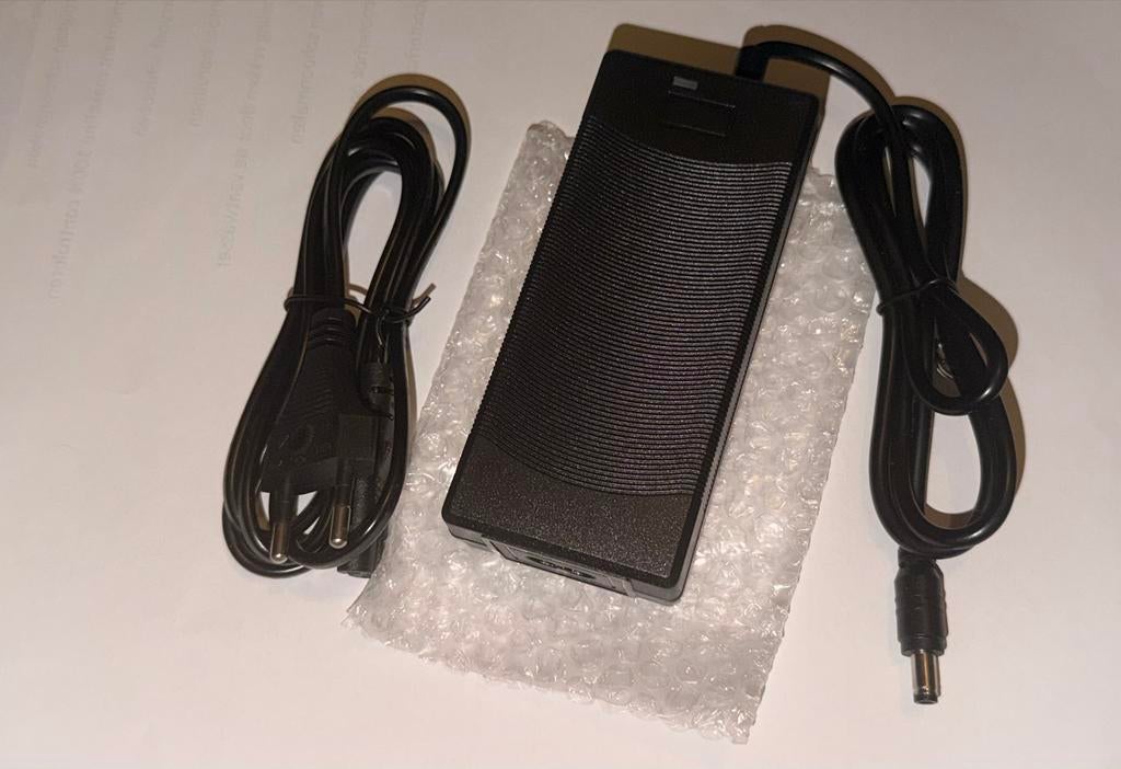 Bezorgfiets oplader 42V 2A, Fietsen en Brommers, Ophalen of Verzenden, Nieuw