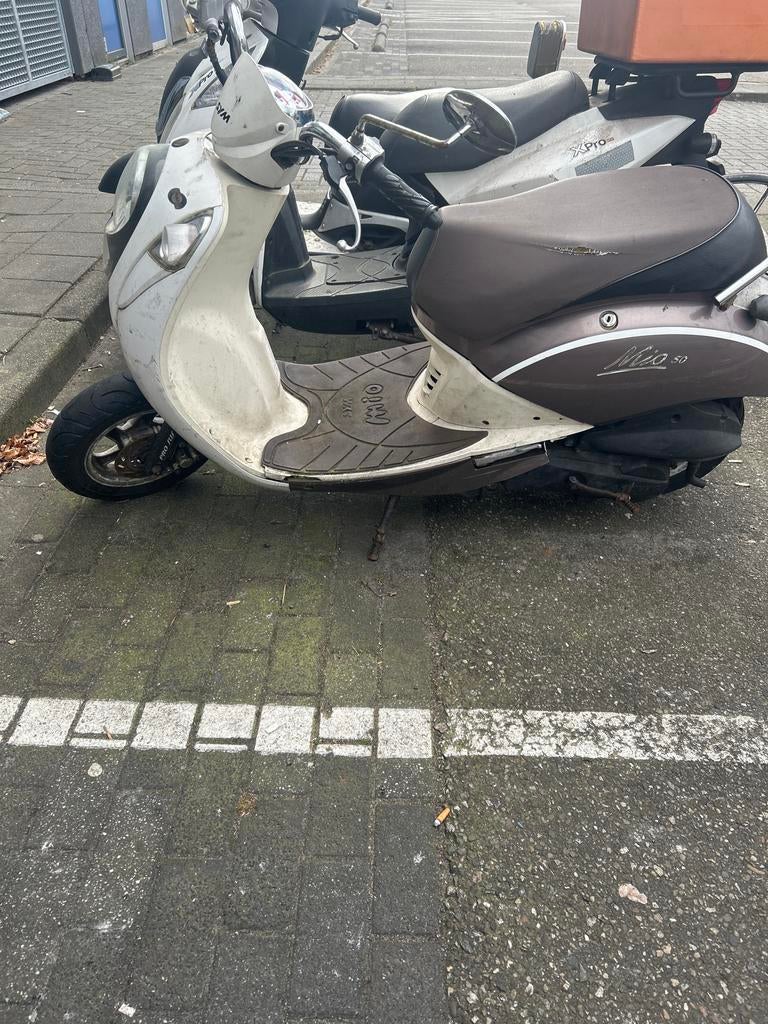 SYM Mio 50 scooter, Fietsen en Brommers, Scooters | SYM, Gebruikt, Maximaal 45 km/u, Benzine, Ophalen