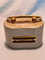Vintage Raiffeisenbank Spaarpot Metaal, Verzamelen, Spaarpotten, Ophalen of Verzenden, Gebruikt, Metaal of Blik, Object of Gebouw