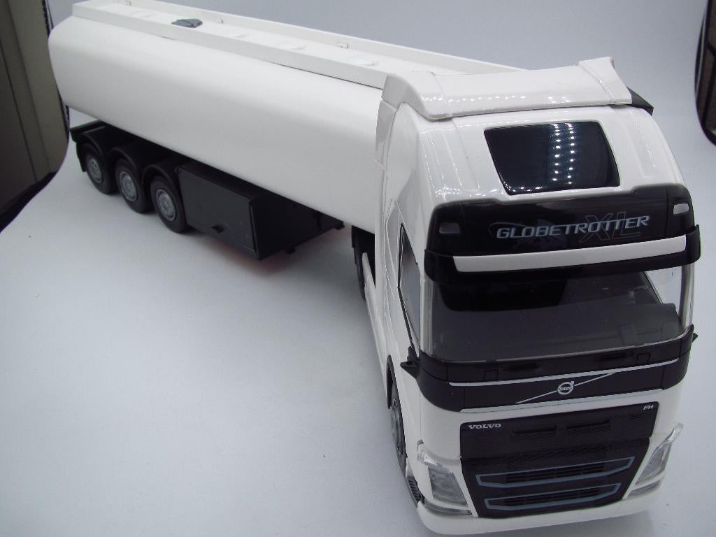 Emek - 93002 Volvo FH Tankwagen in doos 1:24, Overige merken, Groter dan 1:32, Ophalen of Verzenden, Zo goed als nieuw