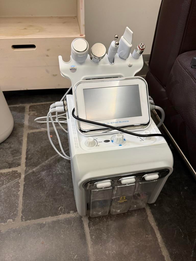 Nieuw Hydra Facial Apparaat Microdermabrasie Apparaat 6 in 1, Sieraden, Tassen en Uiterlijk, Uiterlijk | Gezichtsverzorging, Gehele gezicht