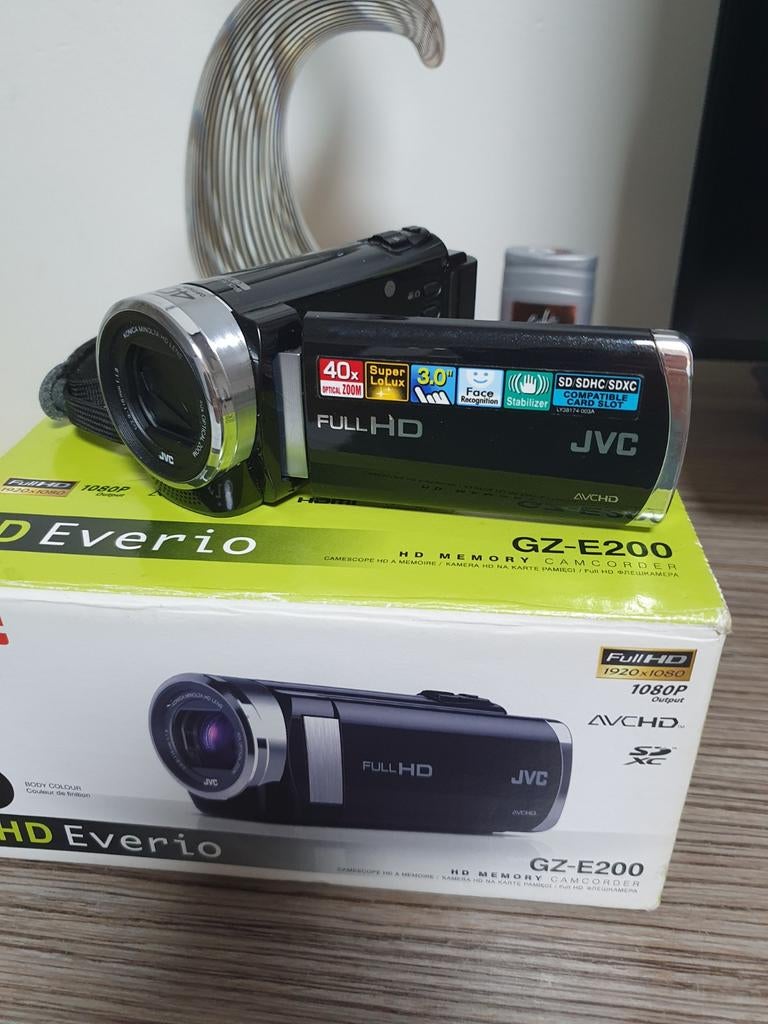 Nieuwe jvc full hd camera met doos en accessoires, Audio, Tv en Foto, Videocamera's Digitaal, Full HD, JVC, 20x of meer, Ophalen of Verzenden