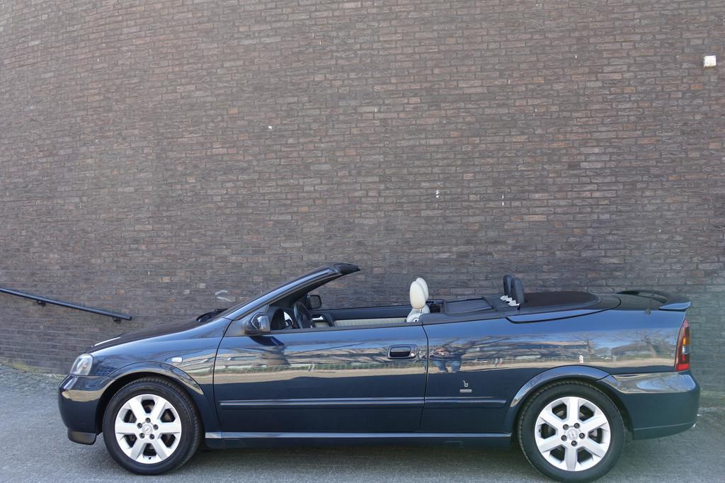 Opel Astra Cabriolet 1.8-16V Bertone cabriolet, leder, trekh, 4 cilinders, 1796 cc, Bedrijf, 126 pk