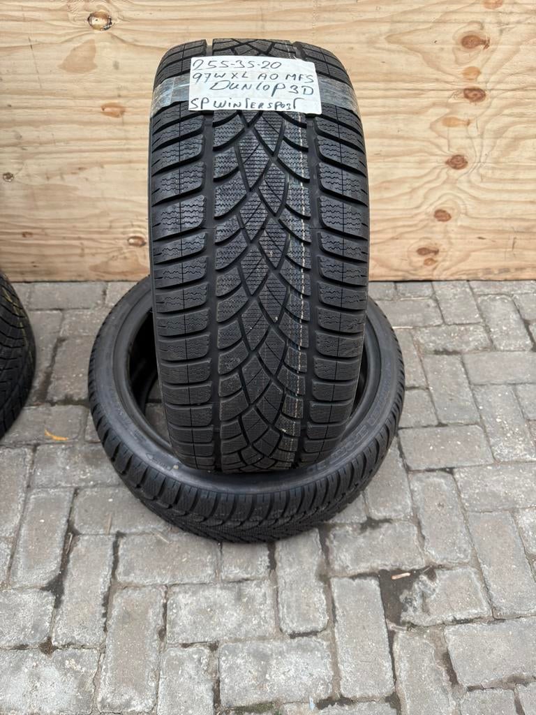 Winterbanden 255-35-20 Dunlop, Ophalen, 255 mm, Nieuw, Winterbanden