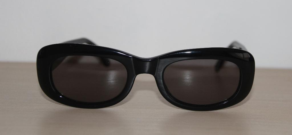 Blumarine zonnebril (made in Italy), Ophalen of Verzenden, Zo goed als nieuw, Zwart, Overige merken