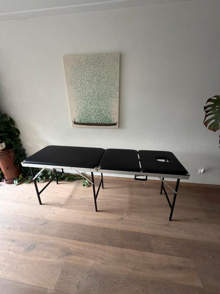 Mooie zwarte Massagetafel te koop. Massage,aluminium,stevig, Sport en Fitness, Massageproducten, Zo goed als nieuw, Massagetafel