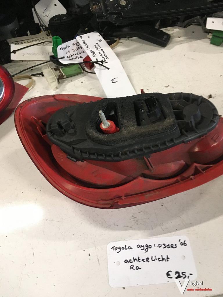 Toyota Aygo 1.0   3 drs 2006  Achterlicht  Links, Gebruikt, -, -, Ophalen of Verzenden