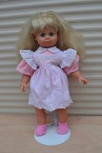 Mooie kleuter pop met originele kleding NR 8540, Ophalen of Verzenden, Zo goed als nieuw, Pop