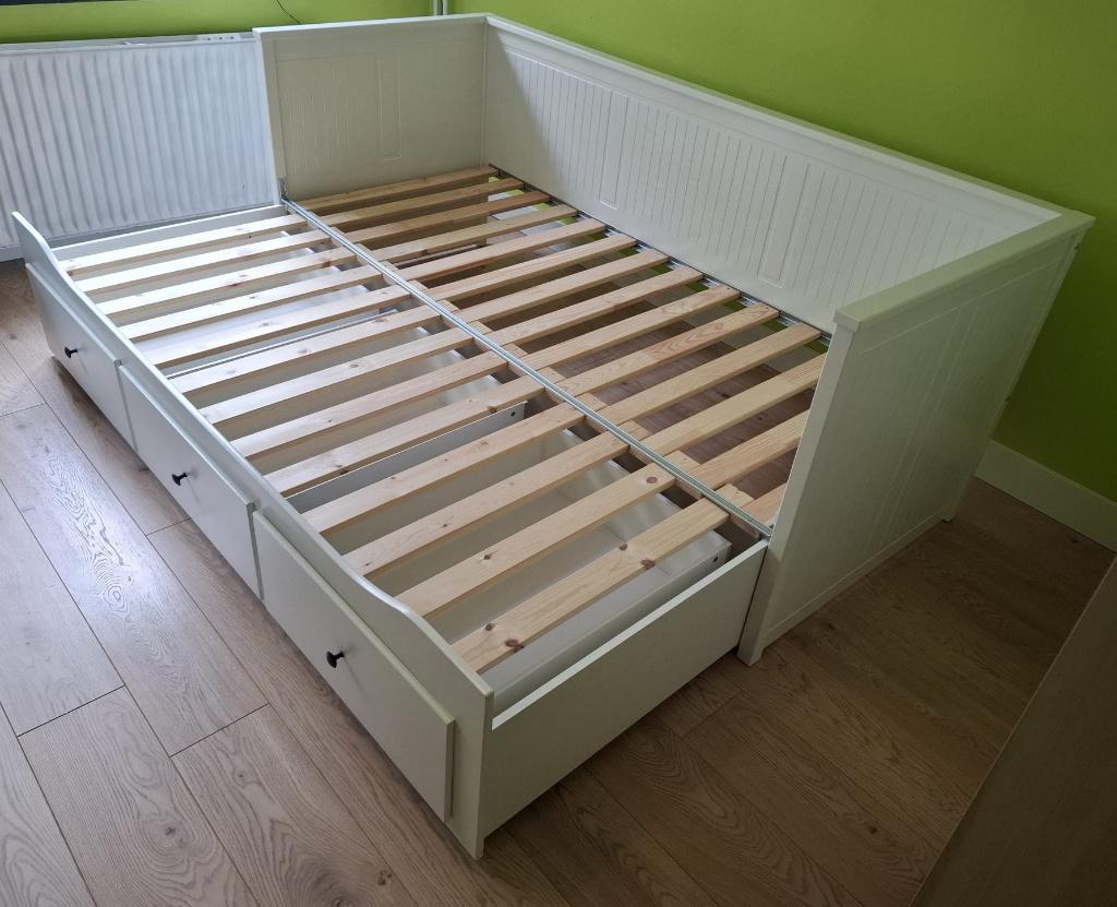 Uitschuifbaar bed HEMNES ikea, Huis en Inrichting, Slaapkamer | Bedden, Ophalen, Verstelbaar, Eenpersoons, Wit