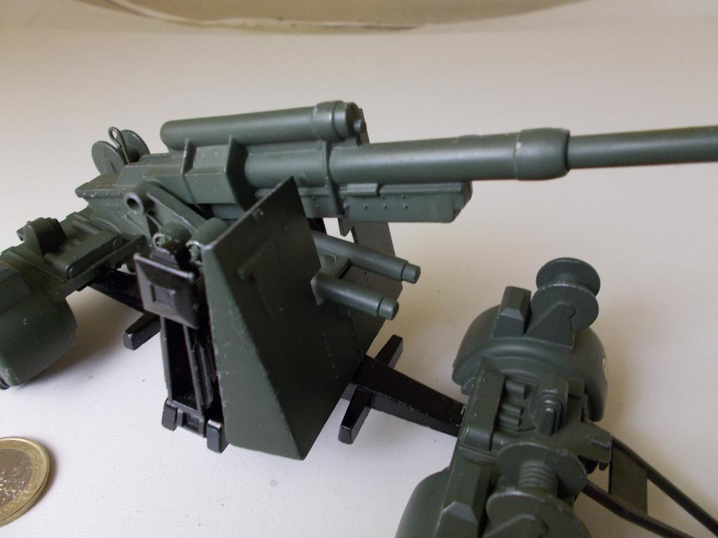 1975 Dinky Toys 656 GERMAN STATIC 88 MM FLACK GUN ON TRAILER, Ophalen of Verzenden, Zo goed als nieuw, Overige typen, Dinky Toys