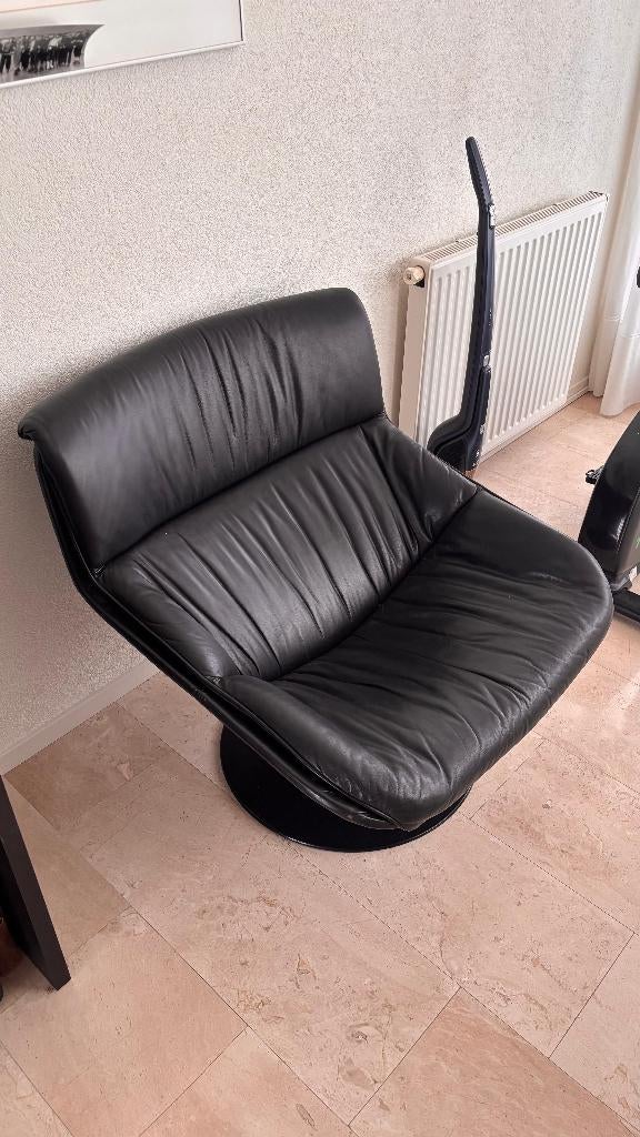 Artifort F522 draaifauteuil, Huis en Inrichting, Fauteuils, Zo goed als nieuw, Leer, 50 tot 75 cm, 75 tot 100 cm, Ophalen