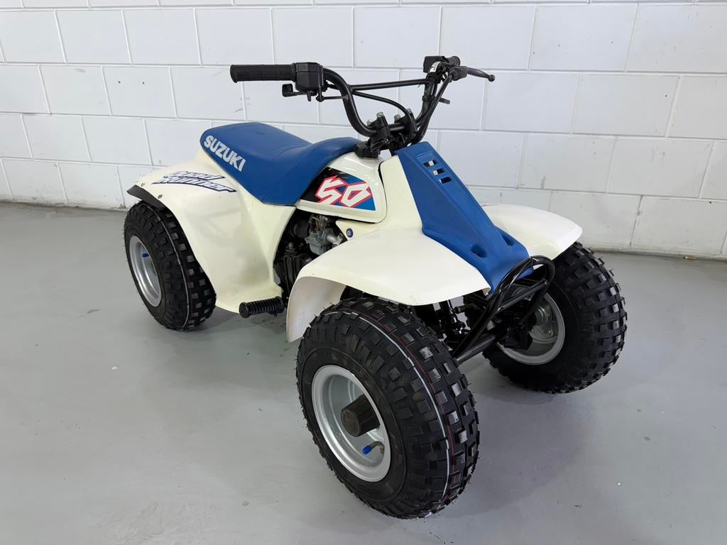 Suzuki lt50 orgineel nieuwe banden!!!!!, Motoren, Quads en Trikes