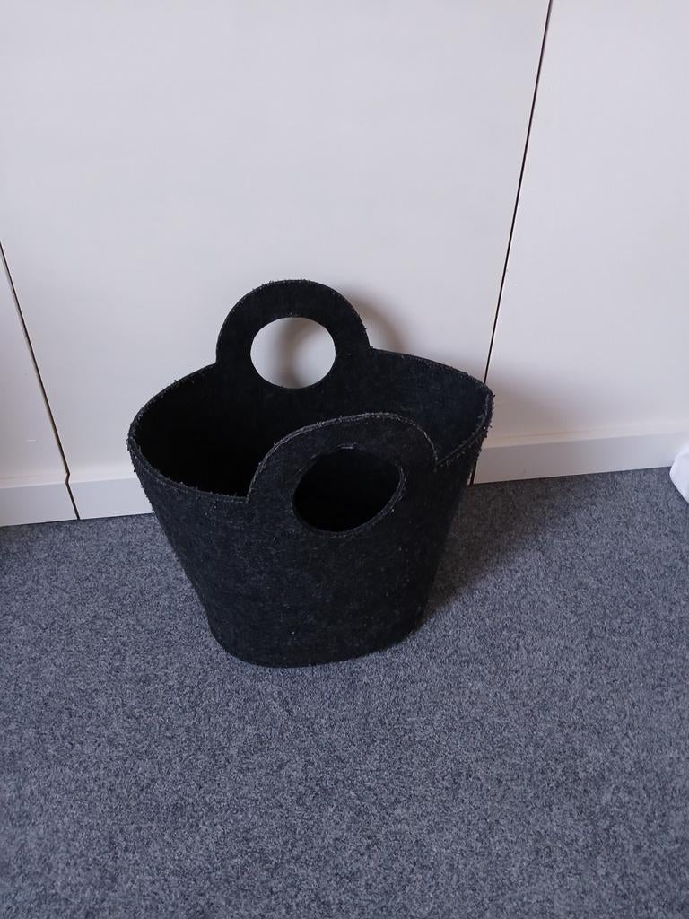 Donkergrijze vilten mand met handvatten, Huis en Inrichting, Woonaccessoires | Schalen en Manden, Ophalen of Verzenden, Ovaal