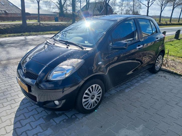 Toyota Yaris 1.0 12V Vvt-i 5DR 2010 Zwart, Auto's, Toyota, Particulier, Yaris, Benzine, B, Hatchback, Handgeschakeld, Geïmporteerd