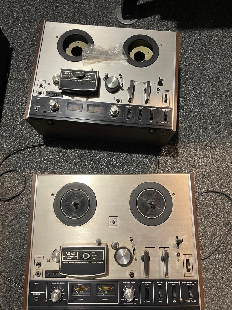 2 Akai 4000DS-MK2 bandrecorders, Ophalen of Verzenden, Defecte bandrecorder, Met banden