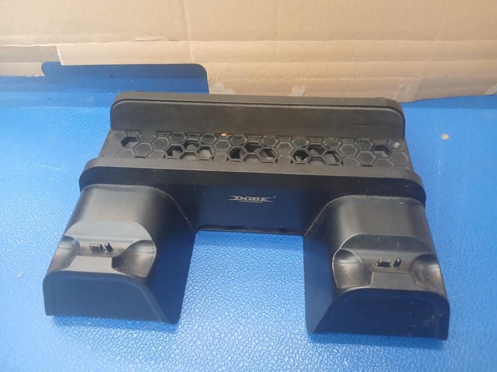 PS4 houder met 2 controller opslag  en ventilatoren, Ophalen of Verzenden, Zo goed als nieuw, Overige typen, PlayStation 4